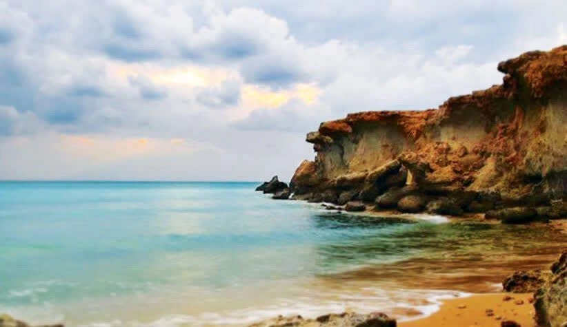 سواحل مرجانی و آب‌های زلال و شفاف