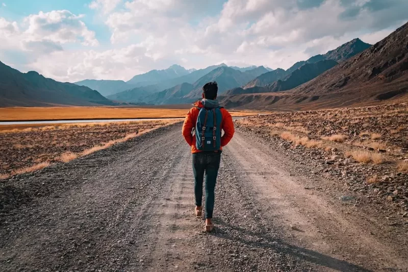 راهنمای کامل سفر تنهایی بین‌شهری در ایران: از انتخاب مقصد تا امنیت و تجربه‌های خاص